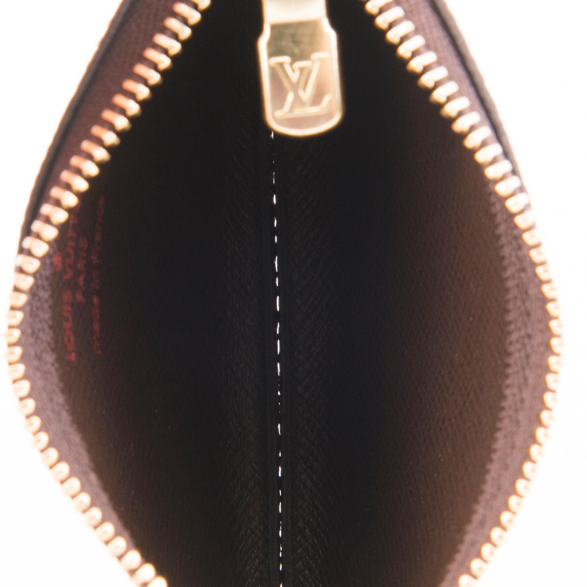 LOUIS VUITTON, NYCKELHÅLLARE, 2 st, "Pochette Clés", i monogram- resp. Damier Ebene-canvas.
