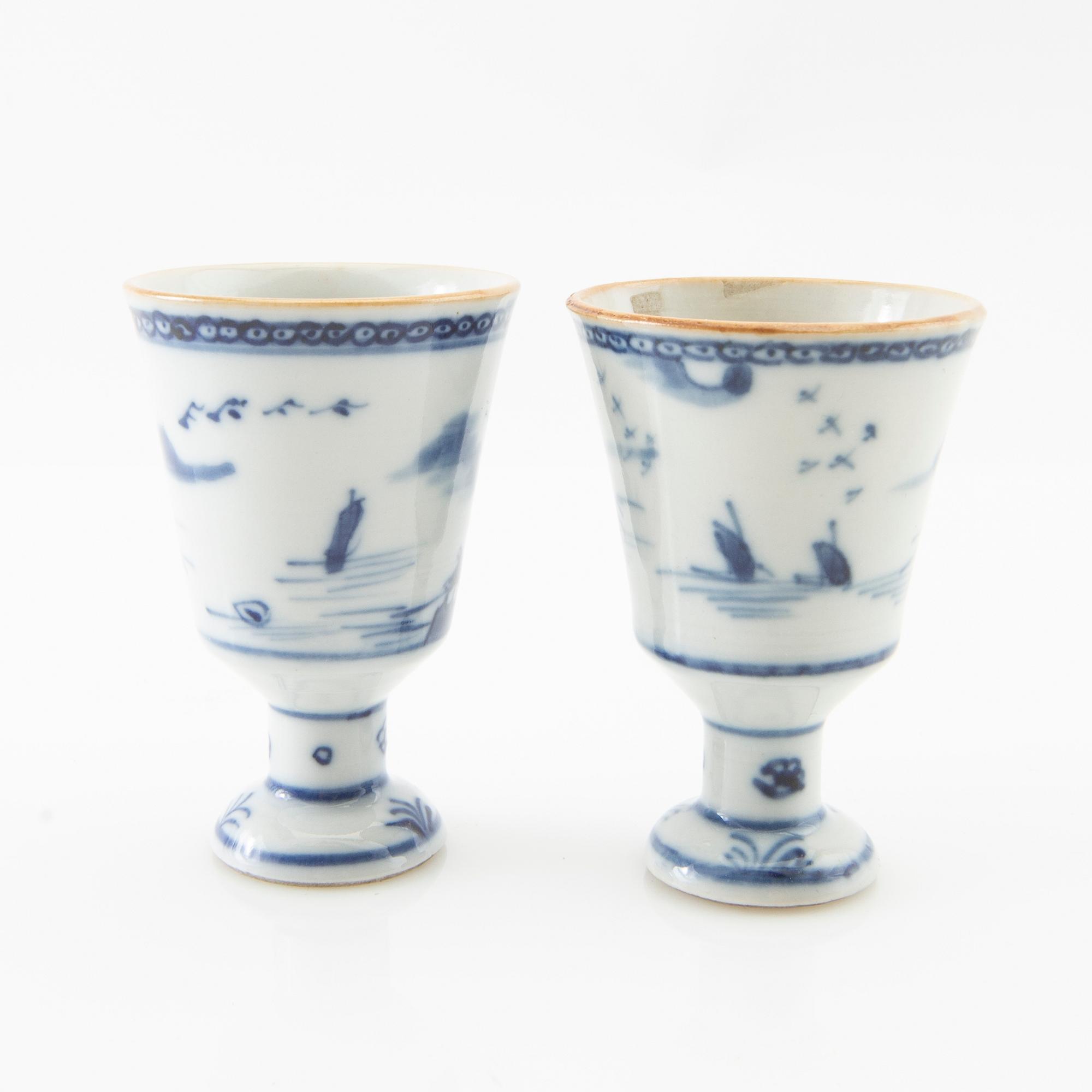 Cup on foot a pair of China 17th century porcelain.