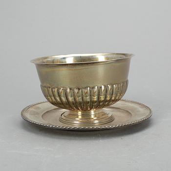 SÅSSKÅL, silver, Jakob Engelberth Torsk Stockholm, 1906. Vikt ca 507 gram.