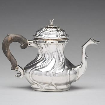 A Swedish 18th century silver tea-pot, mark of  Olof Gravander, Kristinehamn 1759.