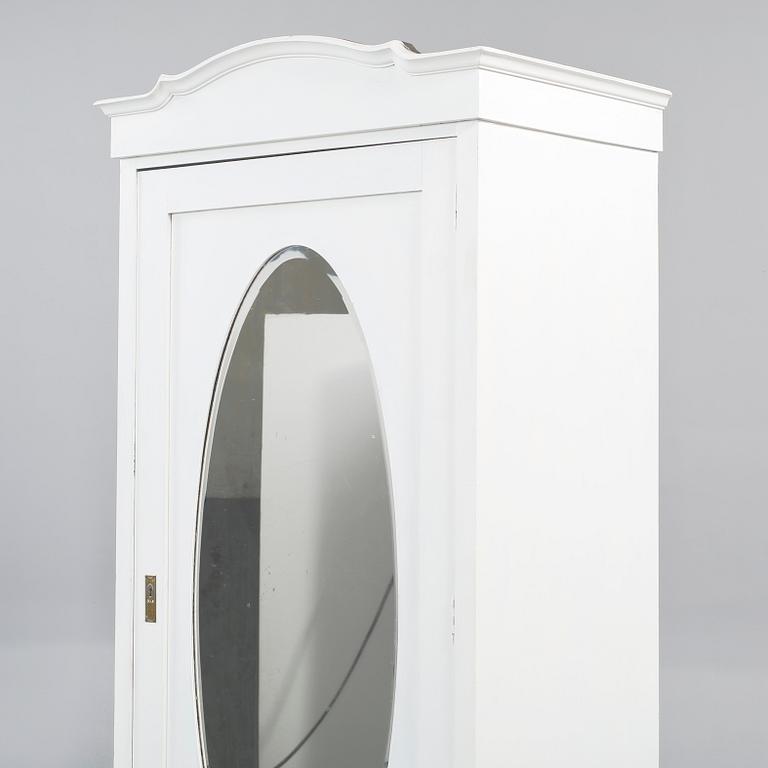 KLÄDSKÅP, jugend, 1900-talets början.