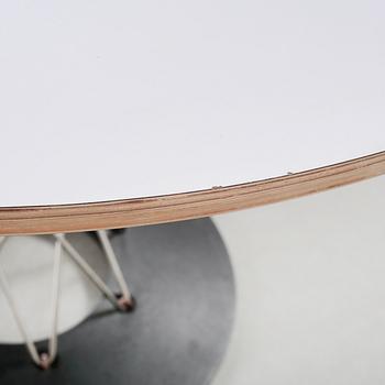 A "Cyclone" dining table, designed by Isamu Noguchi, Knoll.