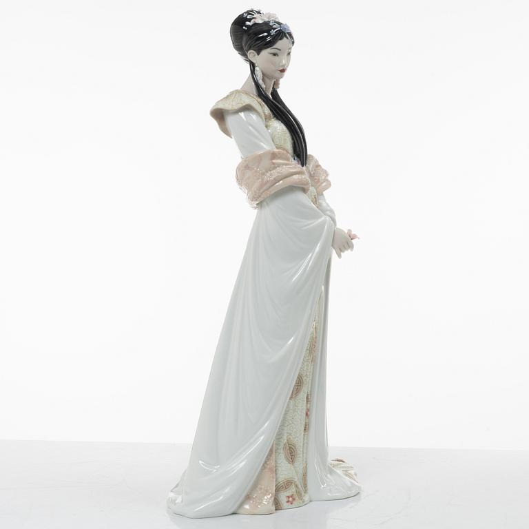 José Luis Santes, figurine, "Chinese beauty", Lladró, Spain, 2012-2022.