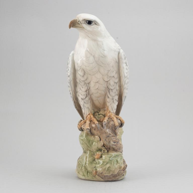 Royal Copenhagen porcelain firgurine 1661 RC Icelandic Falcon by Peter Herold, 1969-74.