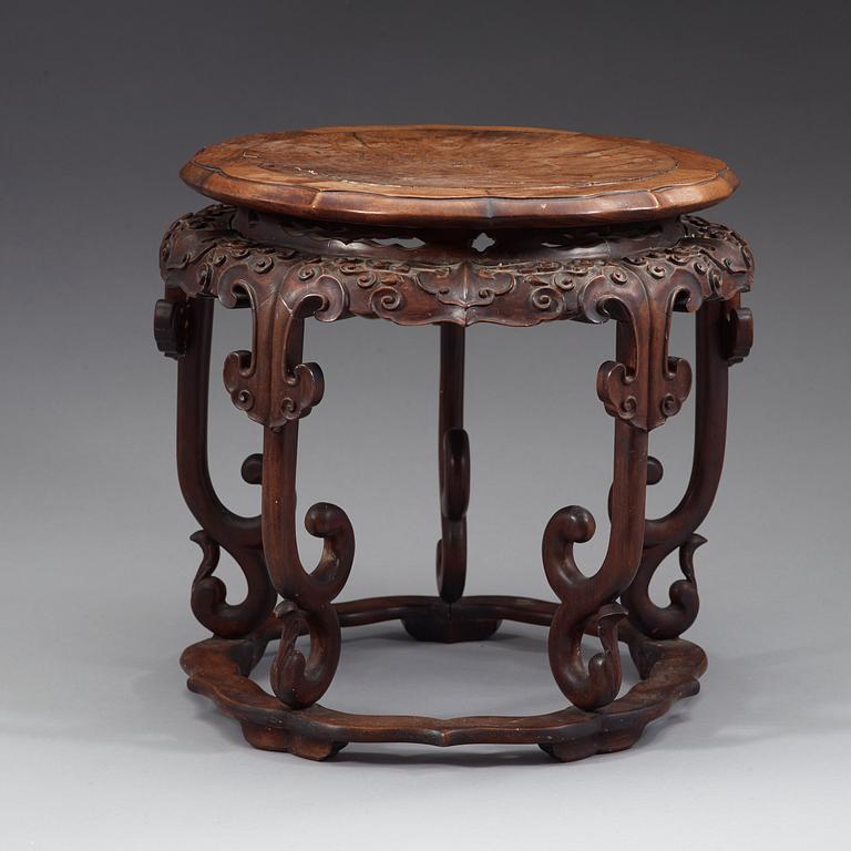 A hardwood garden seat/stand, Qing dynasty (1644-1912).