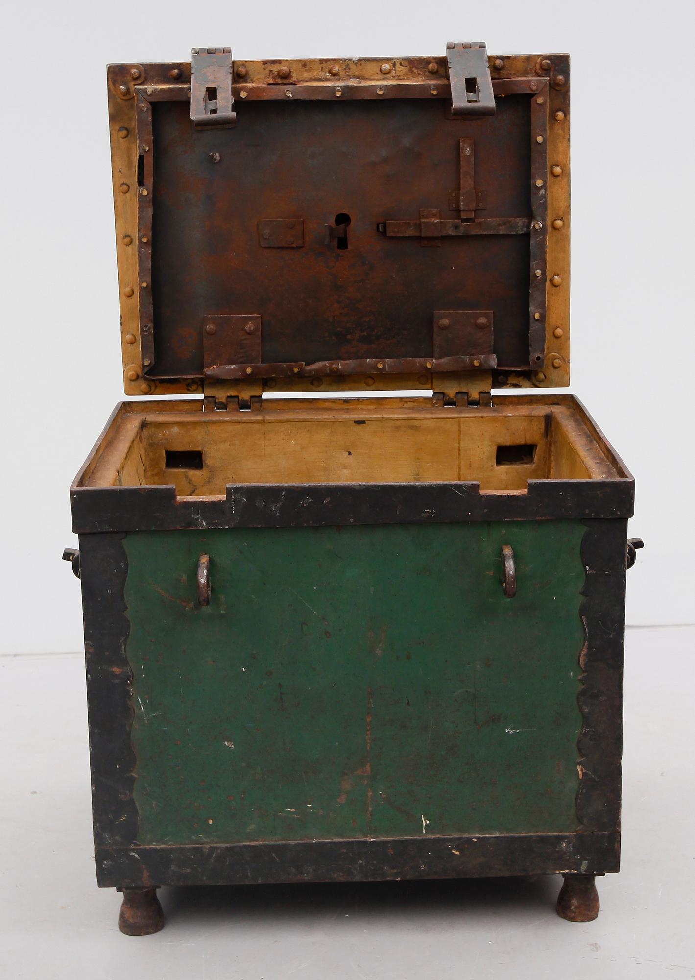 KASSAKISTA, järn, 1800-talets första hälft.
