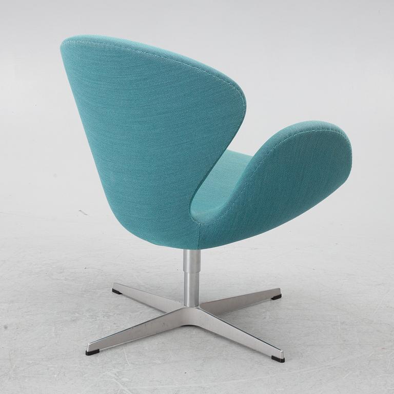 Arne Jacobsen, armchair, "The Swan", Fritz Hansen, Denmark, 2010.