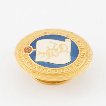 Button, Sweden's Bookbinders' Association, 18K gold and enamel.