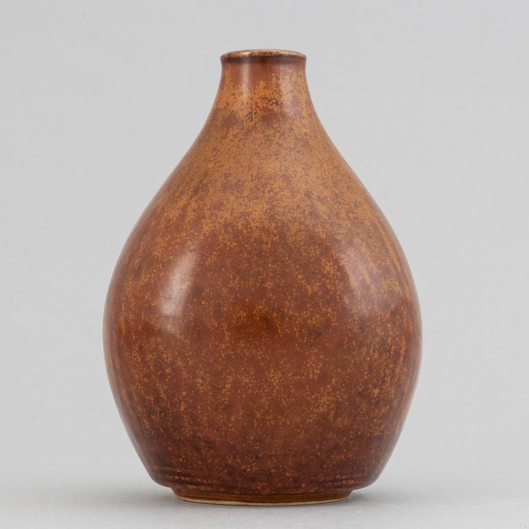 Edith Sonne-Bruun, a stoneware vase, Saxbo, Denmark, mid 20th Century.