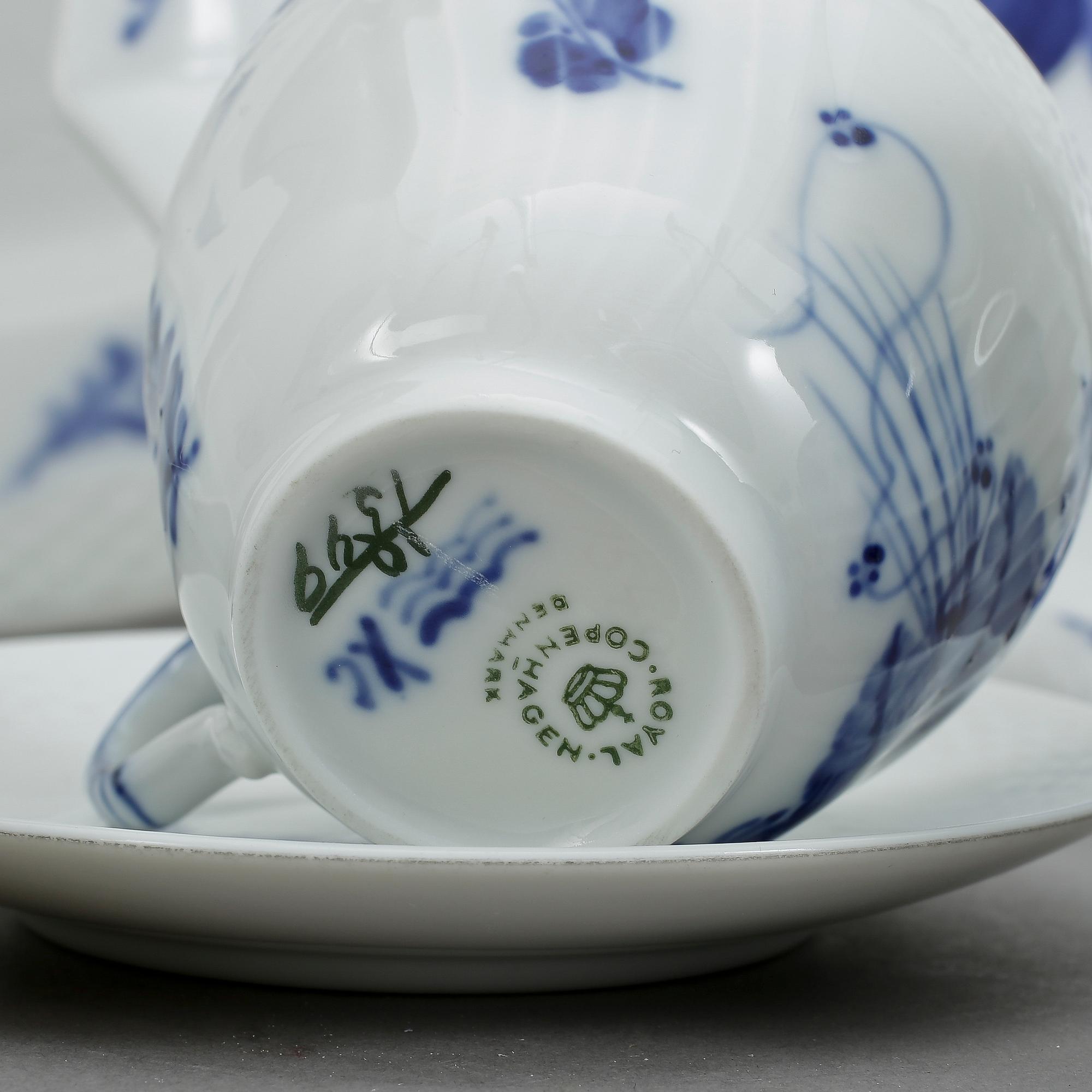 SERVISDELAR, 52 delar porslin, "Blå Blomst" Royal Copenhagen, Danmark.