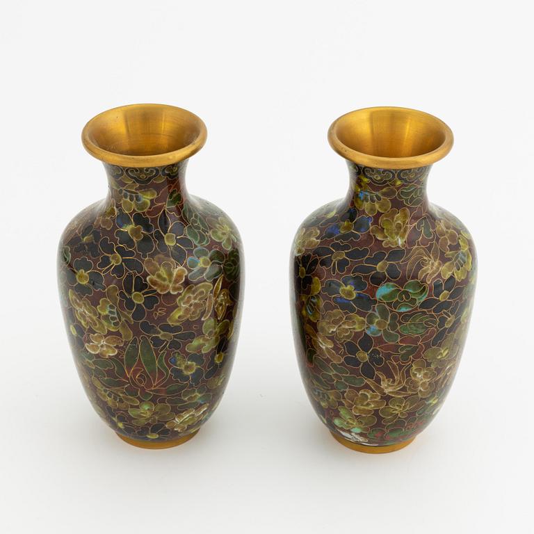 A pair of Japanese cloisonné vases, early 20th century.