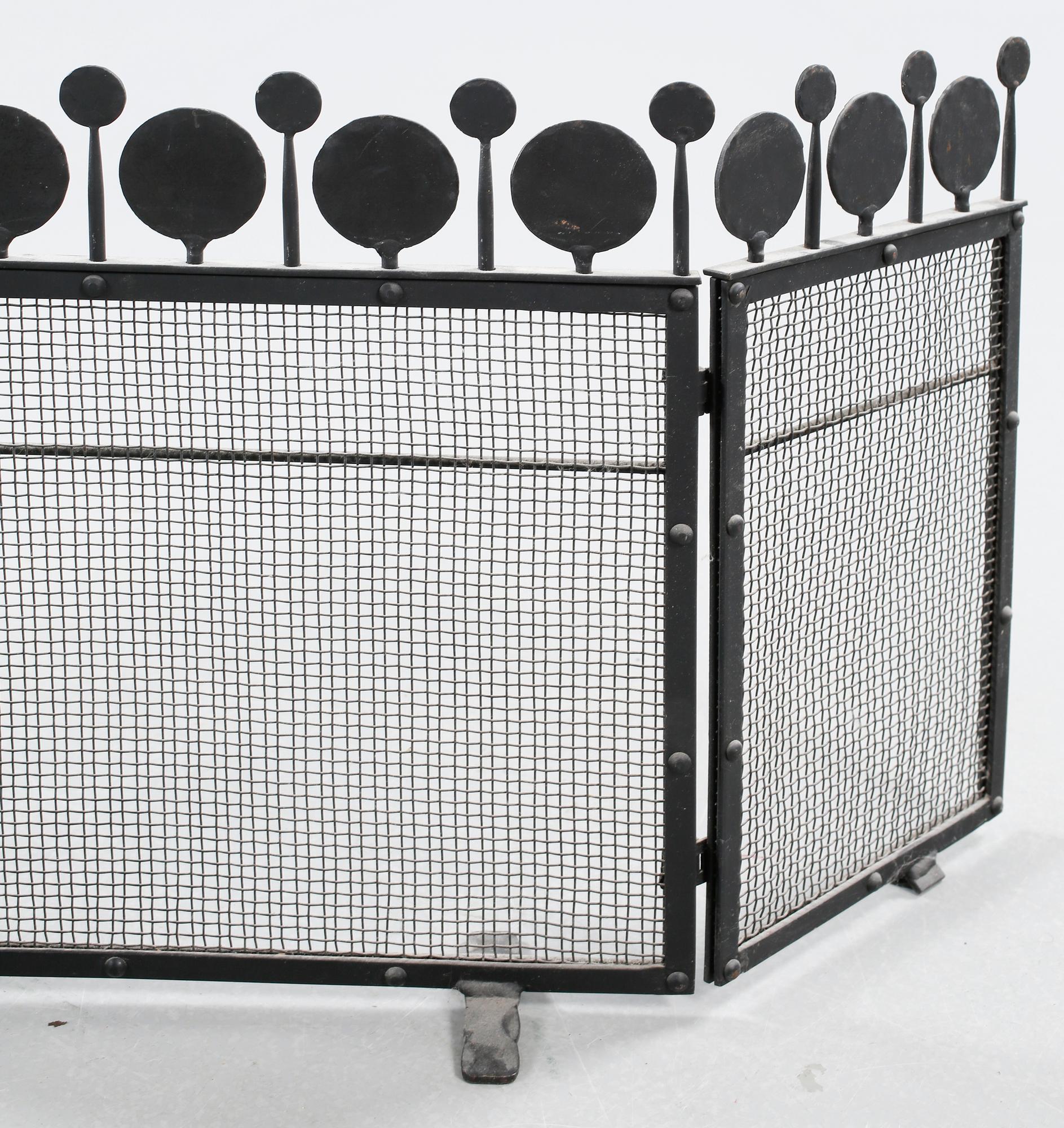 BRASSKYDD, järnsmide, 1900-talets andra hälft.