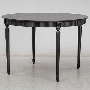 A painted Gustavian style dining table, late 20th Century.