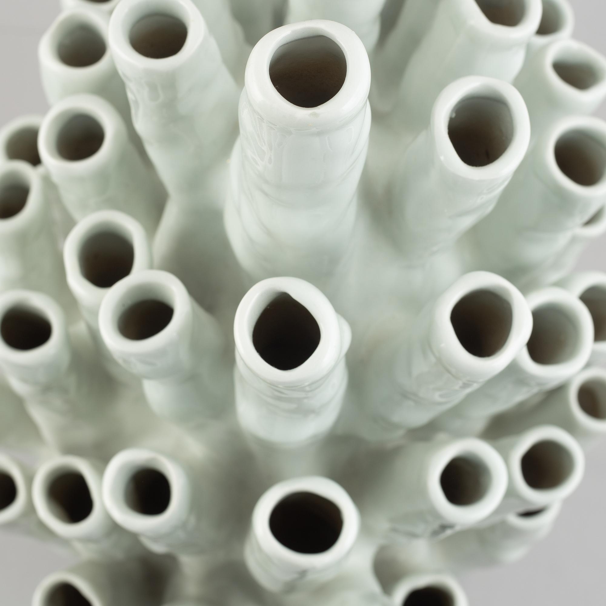 Pols Potten, a 'Coral 50-Tulips' pocelain vase.