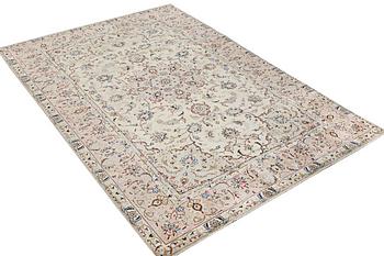 A Kashan carpet, c. 300 x 198 cm.