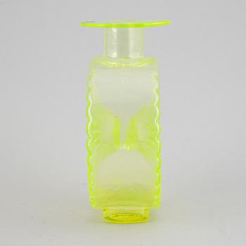 HELENA TYNELL, a sun glass bottle for Riihimäen Lasi Oy. In production 1964-1974.