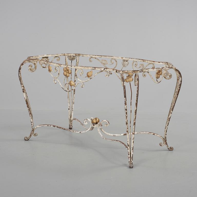 TRÄDGÅRDSBORD, smidesjärn. 1900-talets andra hälft.