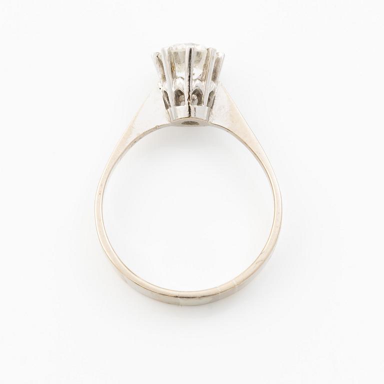 Ring, solitaire ring, 18K white gold with a brilliant-cut diamond approximately 1 ct.