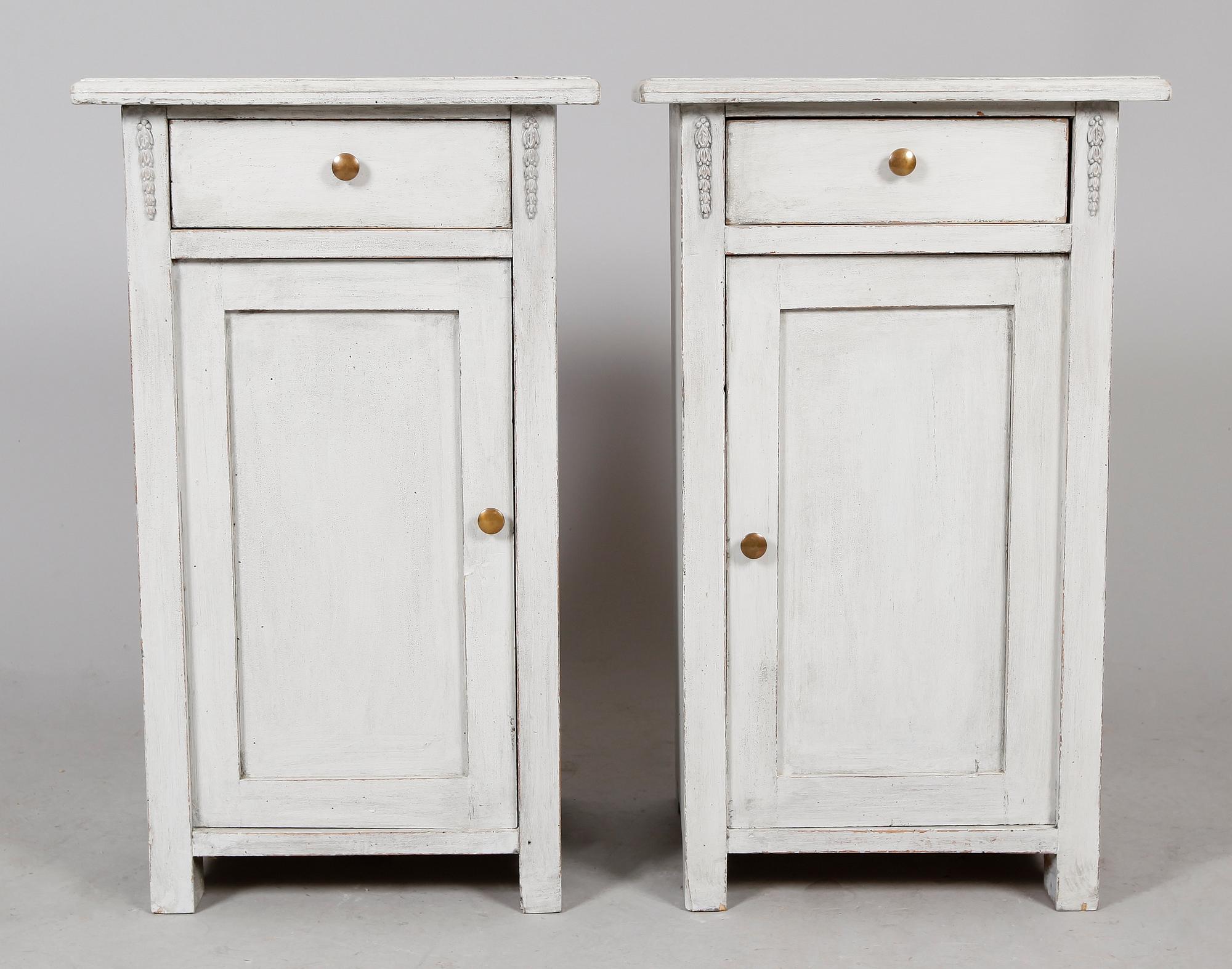 POTTSKÅP, 1 par, gustaviansk stil, 1900-talets första hälft.