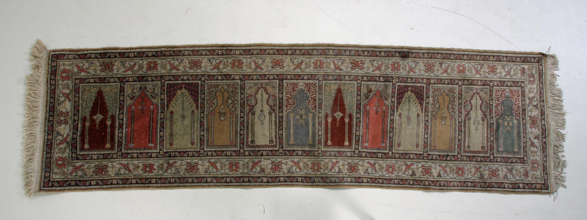 MATTOR, 2 st, orientaliska. 124 x 73 resp 203 x 58.
