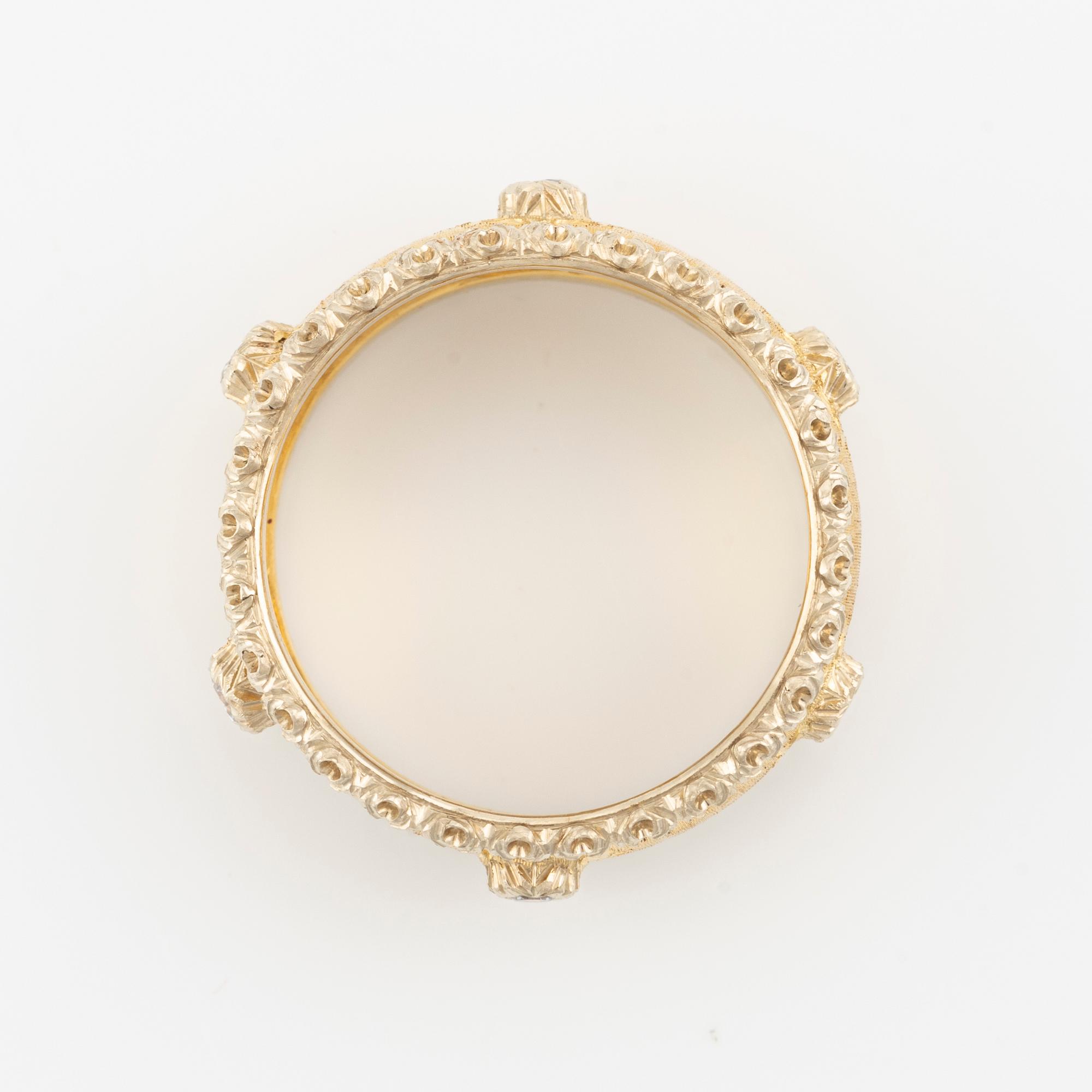 Ring, gold with brilliant-cut diamonds.