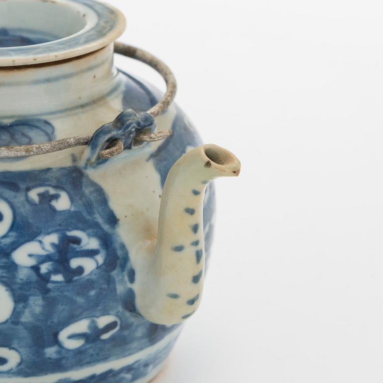 Two Chinese porcelain vases and a teapot, first half of the 20th century.