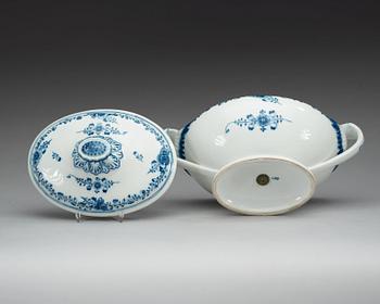 TERRIN med LOCK, porslin. Meissen, omkring 1800.