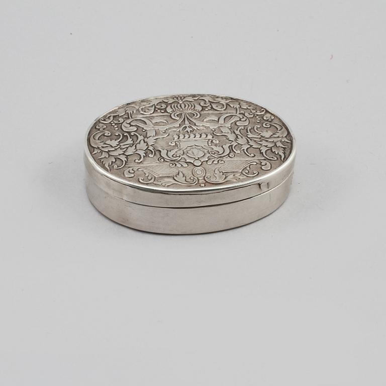 DOSA, silver, Johan Petter Hjulström, Västerås, 1829.  Vikt 29 g.