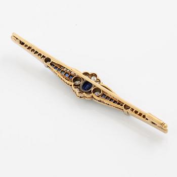 Brooch 18K gold set with octagonal and old-cut diamonds and sapphires.