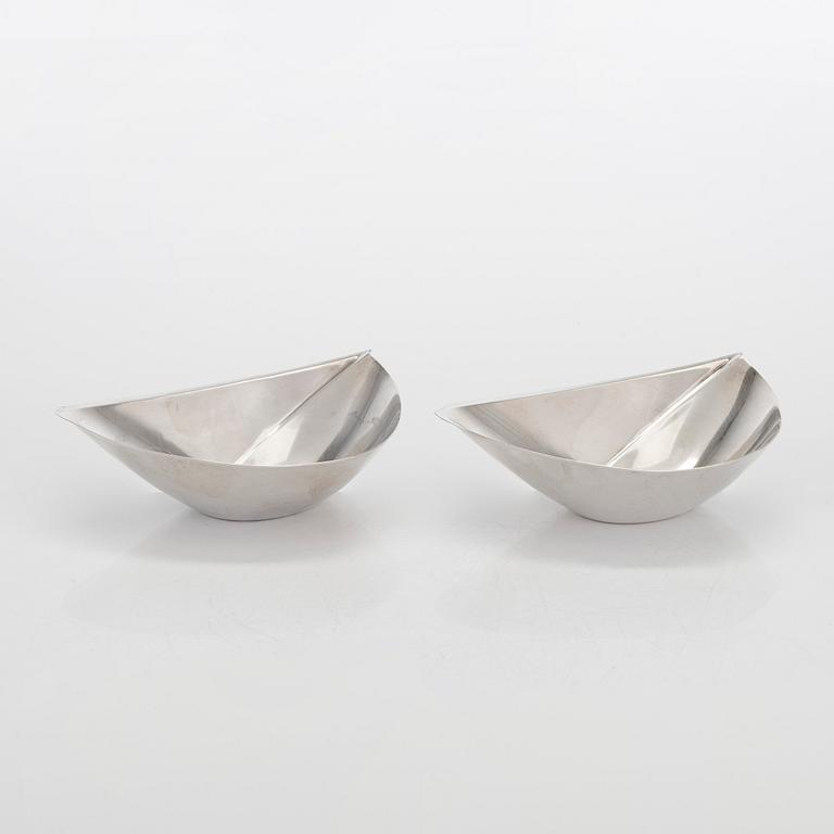Tapio Wirkkala, two silver bowls, marked TW, Kultakeskus, Hämeenlinna 1960.