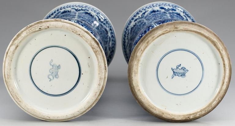 A pair of large blue and white Gu shaped vases, Qing dynasty, Kangxi (1662-1722). (2).