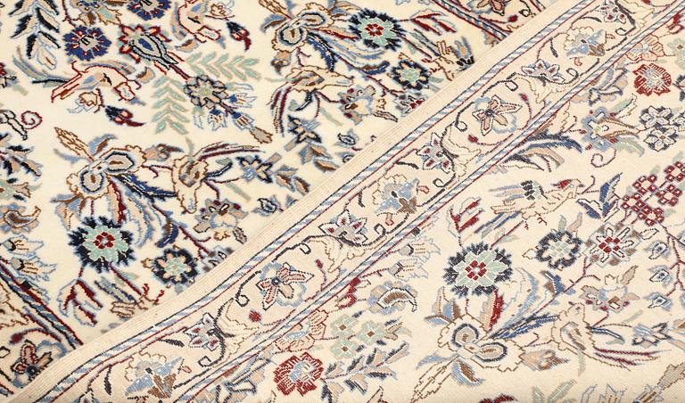 Gallery carpet, Nain, part silk, so-called 9 LAA, approx. 390 x 94 cm.