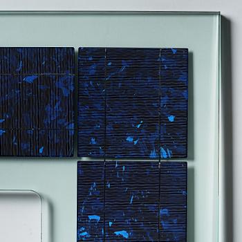 AIDS 3D, utförd 2010. LOF Polycrystalline Solar cell Glass.