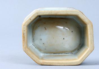 SALTKAR, porslin, Kina, 1700-tal.