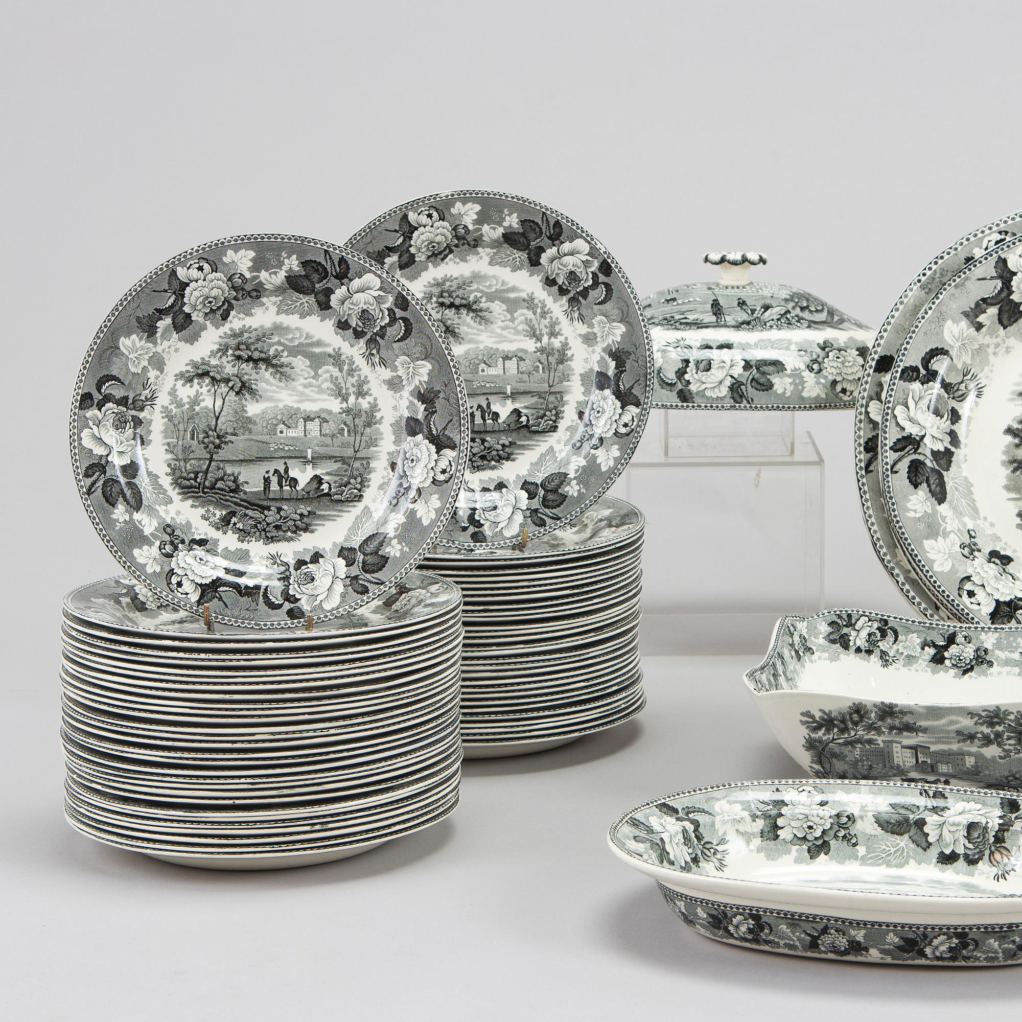 Wedgwood, astiasto, 134 osaa, "Landscape" fajanssi, Englanti 1800-luvun loppu.