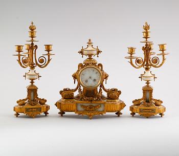 KLOCKGARNITYR, 3 delar, sannolikt Frankrike, omkring år 1900.