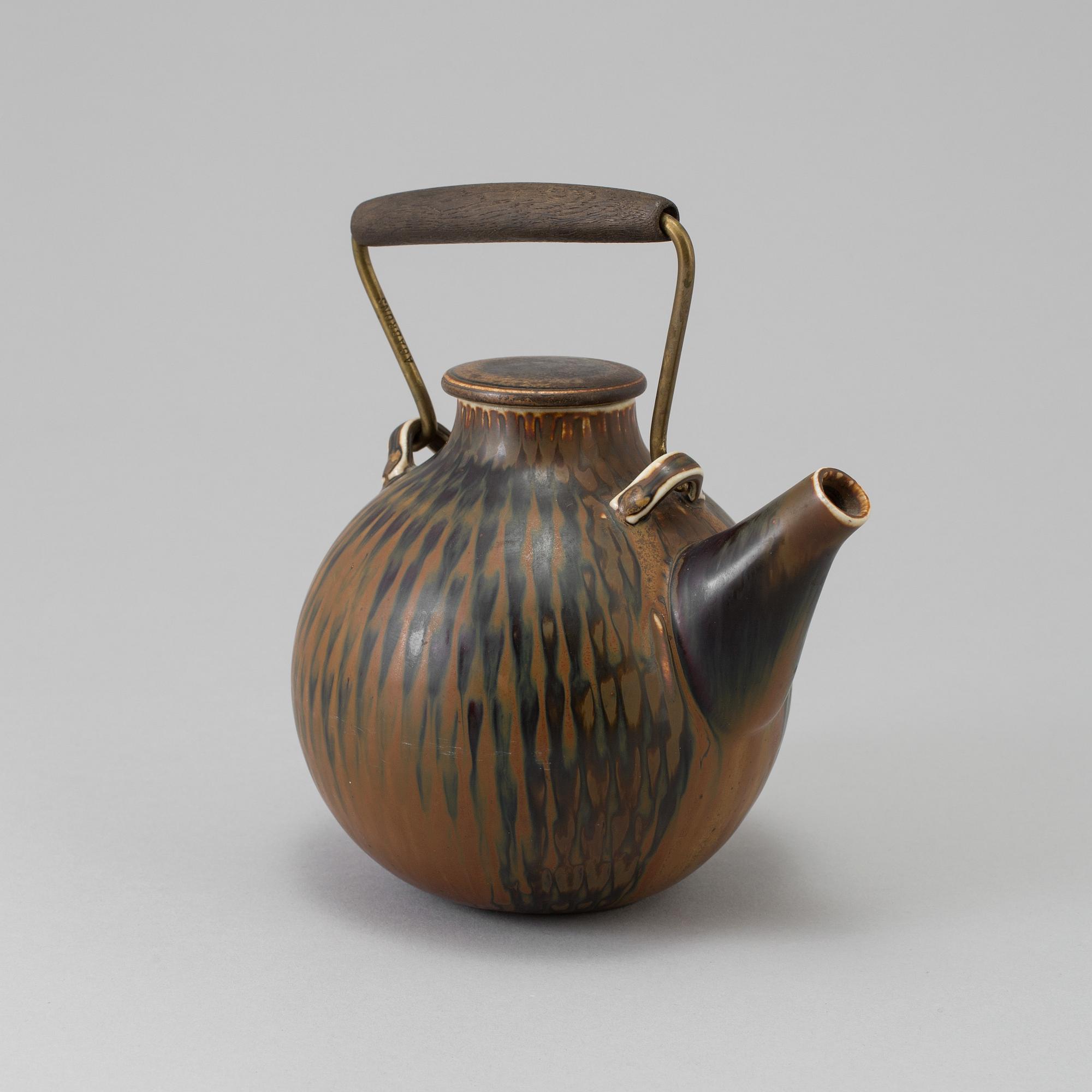 STIG LINDBERG, a stoneware teapot from Gustavsberg Studio.