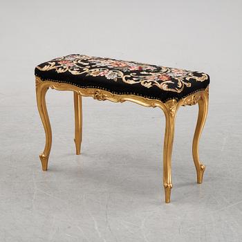 A 20th Centry rococo style stool. - Bukowskis