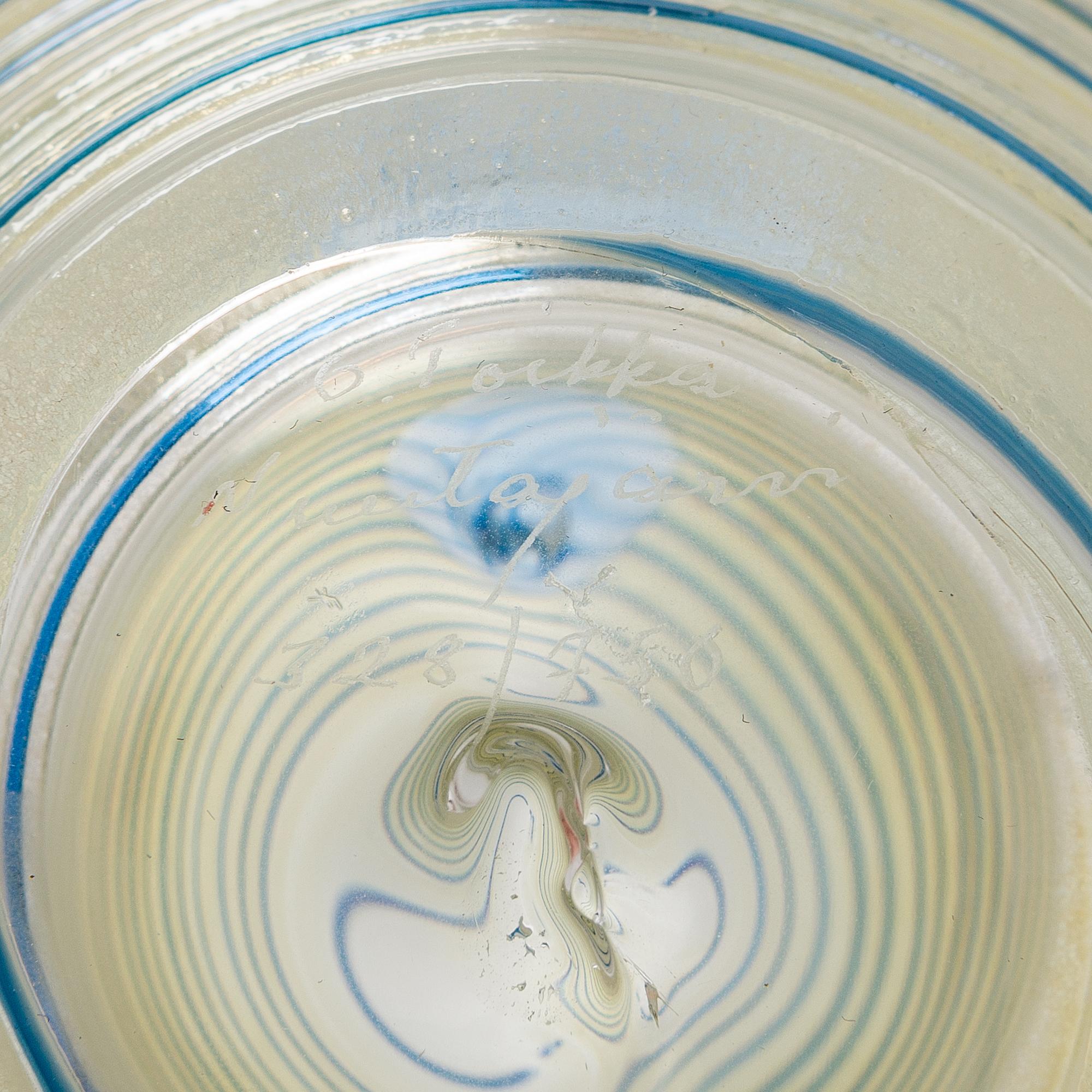 OIVA TOIKKA, An annual glass bird with its egg, year 2007, both signed O. Toikka Nuutajärvi, the egg numbered 328/750.