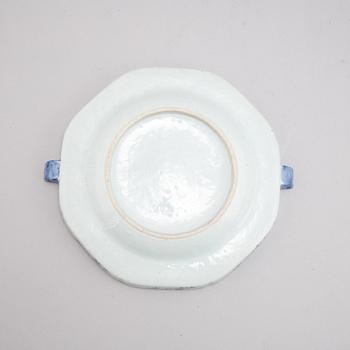 A group of four Chinese blue and white warming plates (2+1+1), Qing dynasty, 18th/19th century.