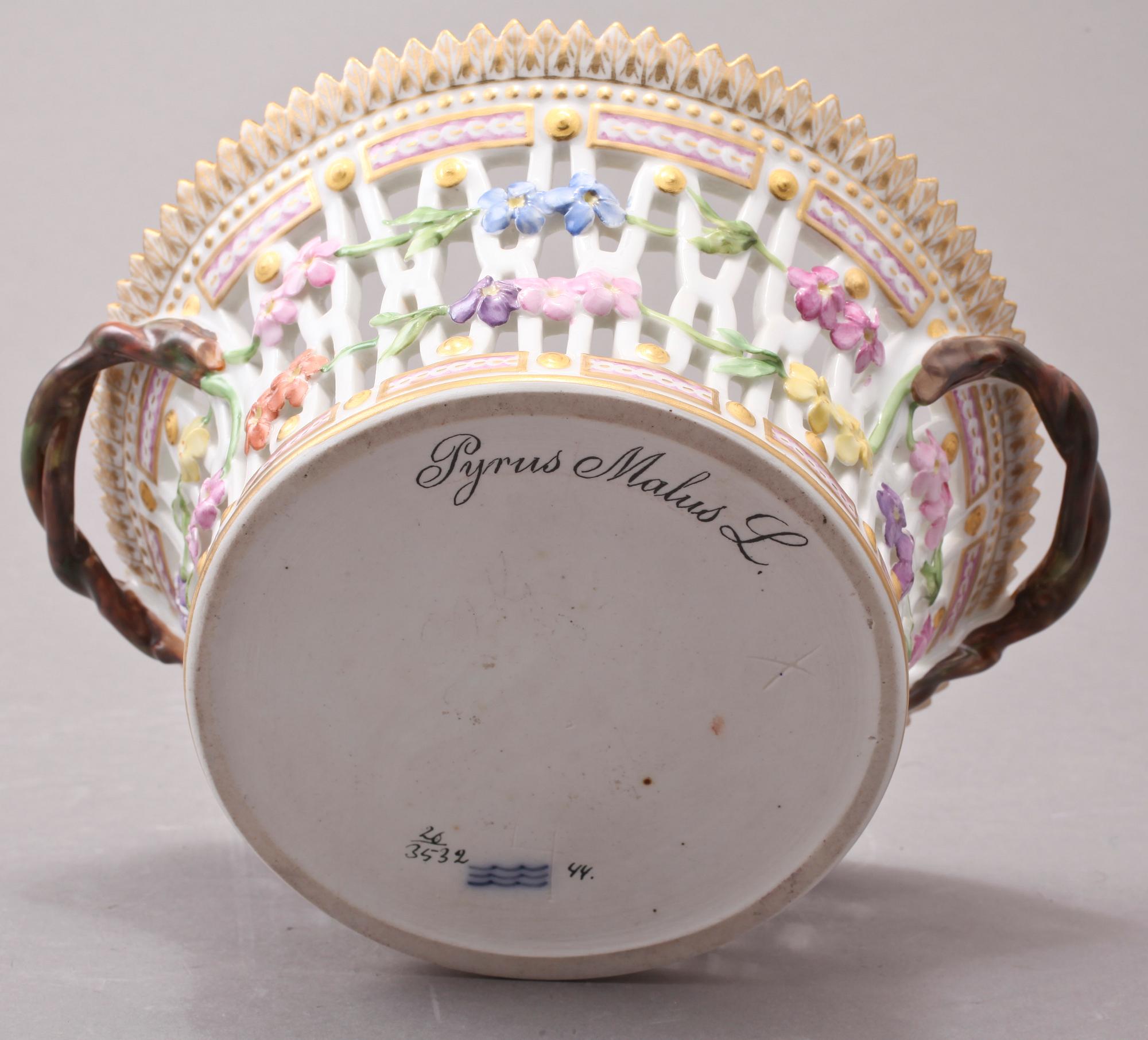GALLERSKÅL, porslin, "Flora Danica", Kungl Dansk.
