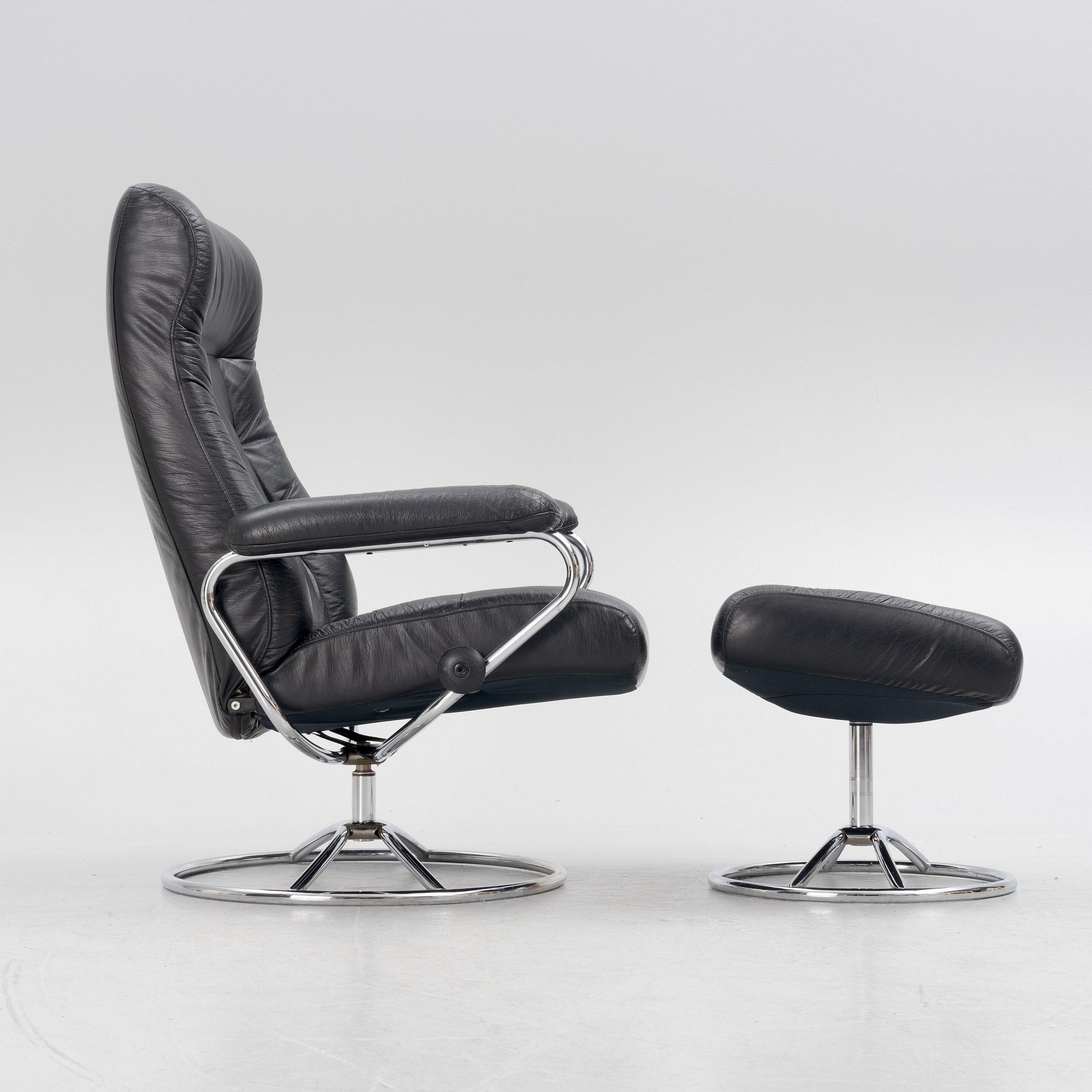 A "Stressless" lounge chair with ottoman, Ekornes Möbler, Norway, end of the 20th century.
