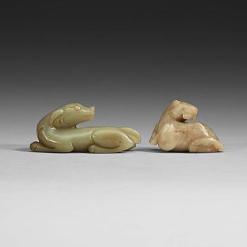 1396. Two carved nephrite figures of animals, Qing dynasty (1644-1912).