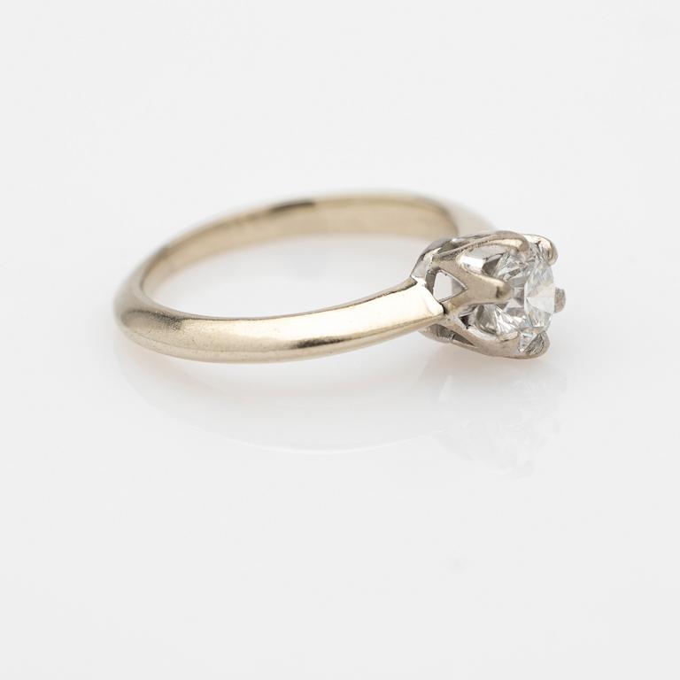 Ring, 14k gold with brilliant-cut diamond.