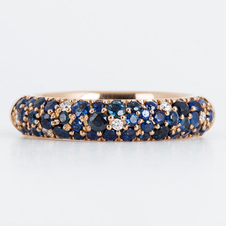 An enamel and brilliant cut diamond ring.