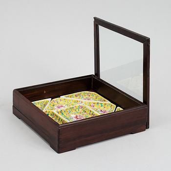 A Chinese caberet, nine pieces i a wooden  case, 20th Century.