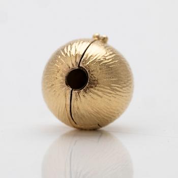 Ole Lynggaard, 18K gold clasp.