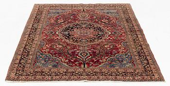 An antique / semi-antique Birjand rug, ca 205 x 133 cm.