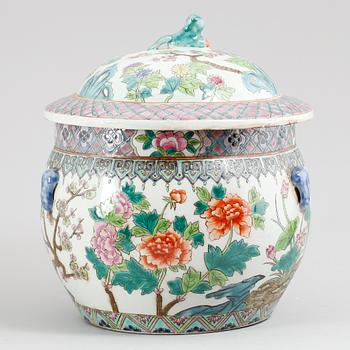 LOCKURNA, porslin, Kina, 1900-tal.