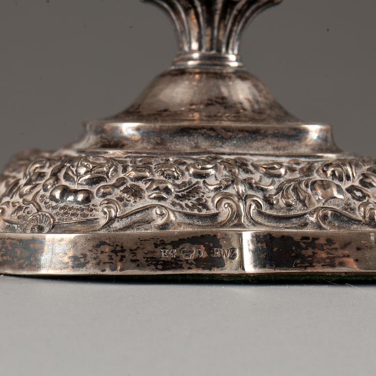 LJUSSTAKAR, ett par, silver, Fredrik & Wilhelm Zethelius, Stockholm 1840. Total vikt ca 190 g.